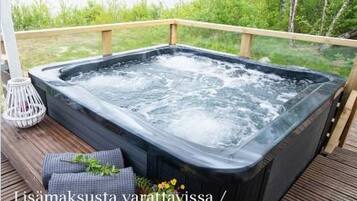 Bañera de hidromasaje al aire libre