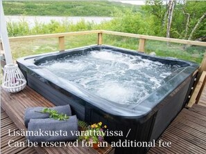 Bañera de hidromasaje al aire libre