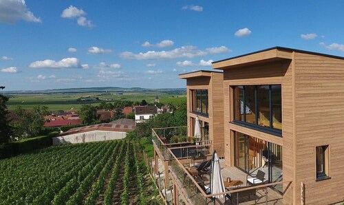Panoramic hotel-hostel. Your Oenological stay in a wine village.