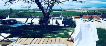 Panoramic hotel-hostel. Your Oenological stay in a wine village.