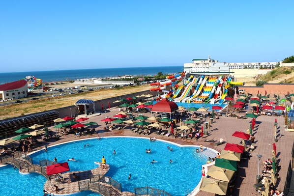 Indoor pool, 3 outdoor pools, pool umbrellas, pool loungers