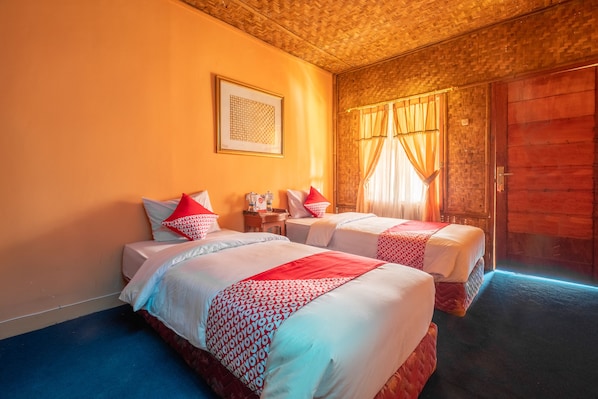 Chambre Deluxe avec lits jumeaux, 2 lits une place | Bureau, Wi-Fi gratuit, draps fournis