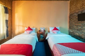 Chambre Standard avec lits jumeaux, 2 lits une place | Bureau, Wi-Fi gratuit, draps fournis
