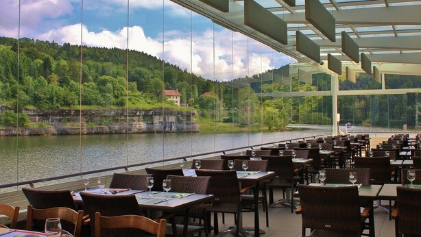 Terrace/patio - Hotel Restaurant Les Rives du Doubs (Le Locle)