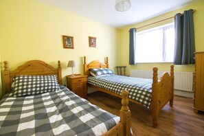 3 Schlafzimmer, Bügeleisen/Bügelbrett, Bettwäsche