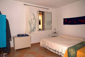 2 bedrooms, bed sheets