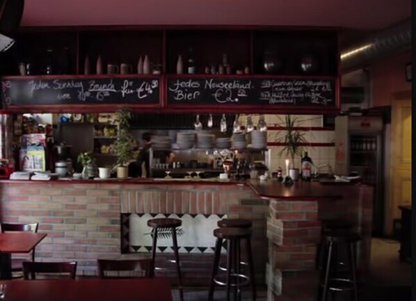 Bar (on property) - Lindsays Schlafmeile - Hostel (Berlin)