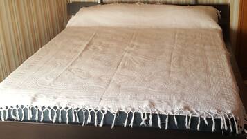 3 chambres, fer et planche Ă repasser