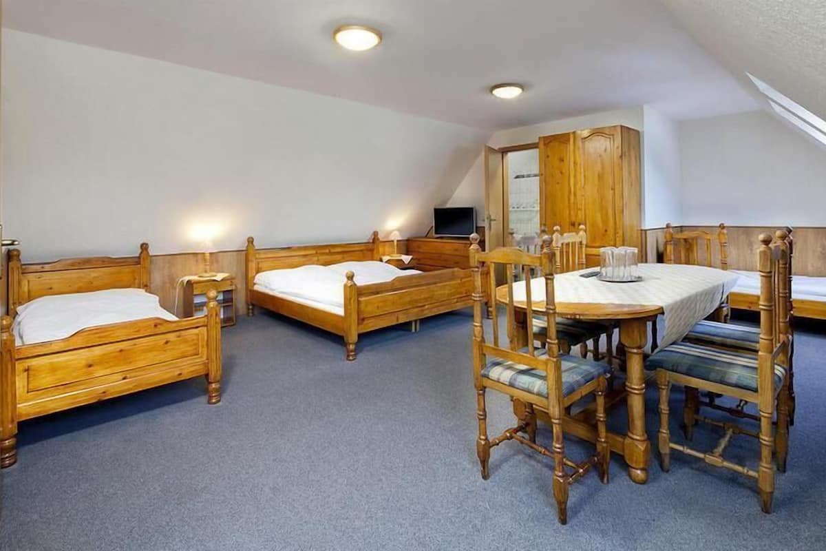 Comfort Room (Quintuple) | Living area
