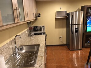 Fridge, microwave, oven, coffee/tea maker