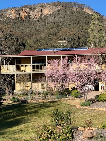 Exterior. Little Hartley Hideaway