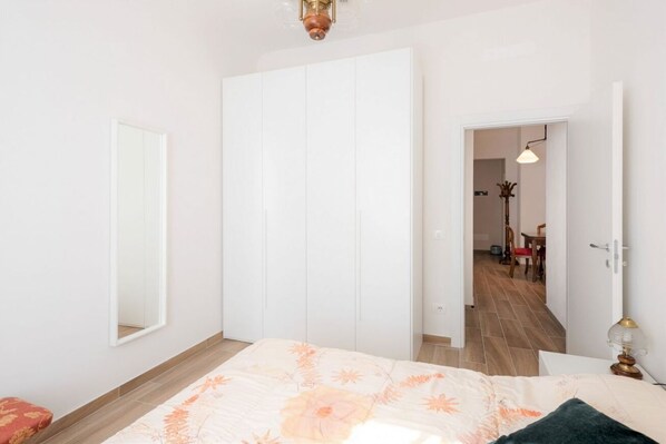 3 habitaciones, tabla de planchar con plancha y wifi