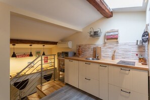 Fridge, microwave