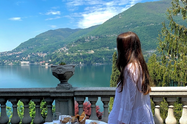 Dundyner, memory foam-senger, minibar og safe på rommet