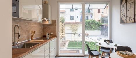 Fridge, microwave, stovetop, coffee/tea maker