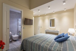 1 slaapkamer, een strijkplank/strijkijzer, wifi, beddengoed