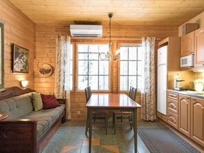 Fernseher, Kamin, DVD-Player