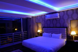 Egyptian cotton sheets, premium bedding, individually decorated - Crystal Lodge (Lahore)