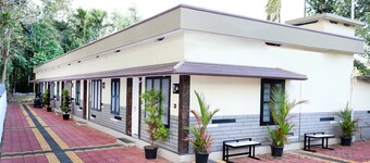 瓦亚纳德城市假日酒店