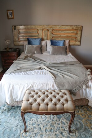 Suite Cascais | Premium bedding, individually furnished, iron/ironing board, free WiFi