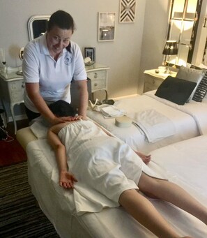 Tiefengewebe-Massagen, 2 Behandlungsräume, Massageanwendungen