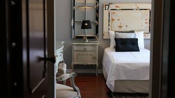 Suite Cinfaes | Premium bedding, individually furnished, iron/ironing board, free WiFi