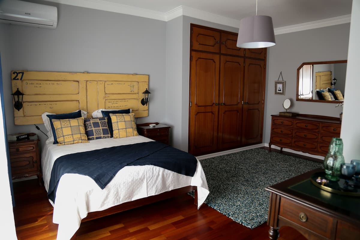 Suite Lisboa | Luxe beddengoed, individueel gemeubileerd, een strijkplank/strijkijzer