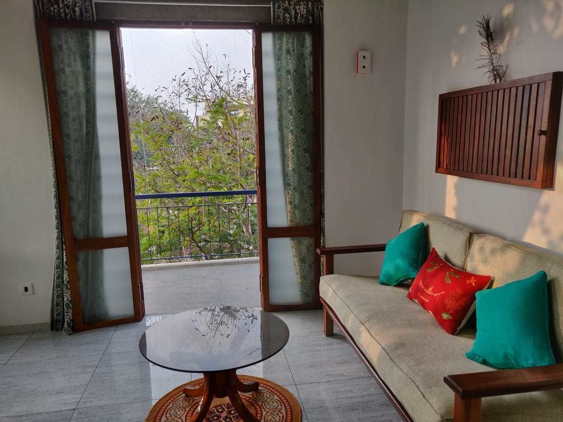 Executive Apartment, 1 King Bed, City View | Living area