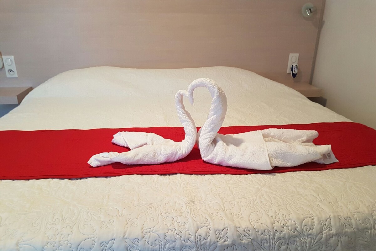 ห้องดับเบิล, วิวสวน | ห้องพักตกแต่งอย่างมีเอกลักษณ์, ตกแต่งพิเศษโดยเฉพาะ, ผ้าม่านกันแสง