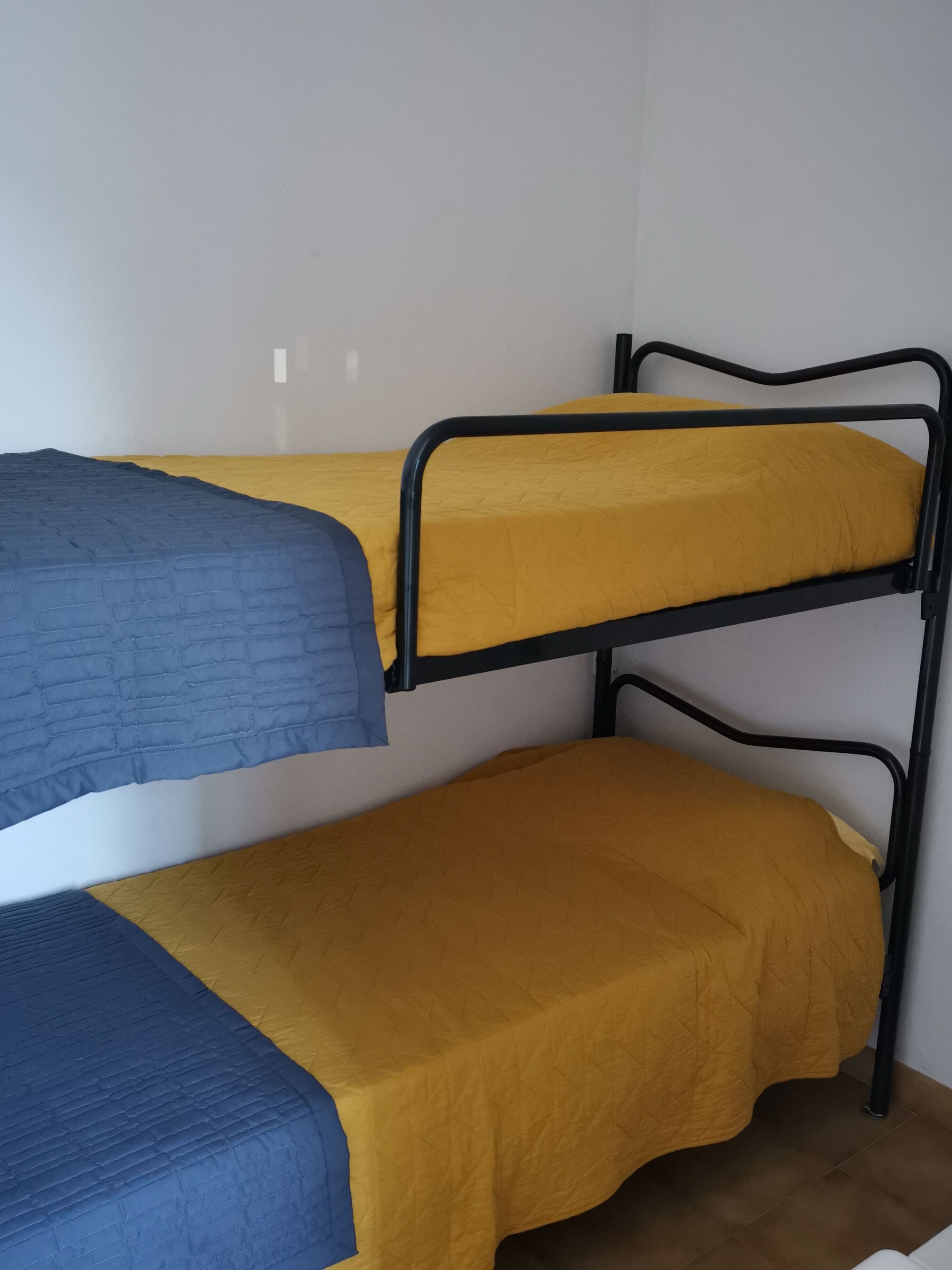 family room (standard, 5 pers.) | individually decorated, individually furnished, blackout curtains