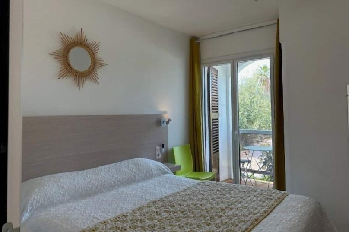 Double Room (2) | In-room dining