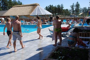 Piscine extérieure (ouverte en saison)