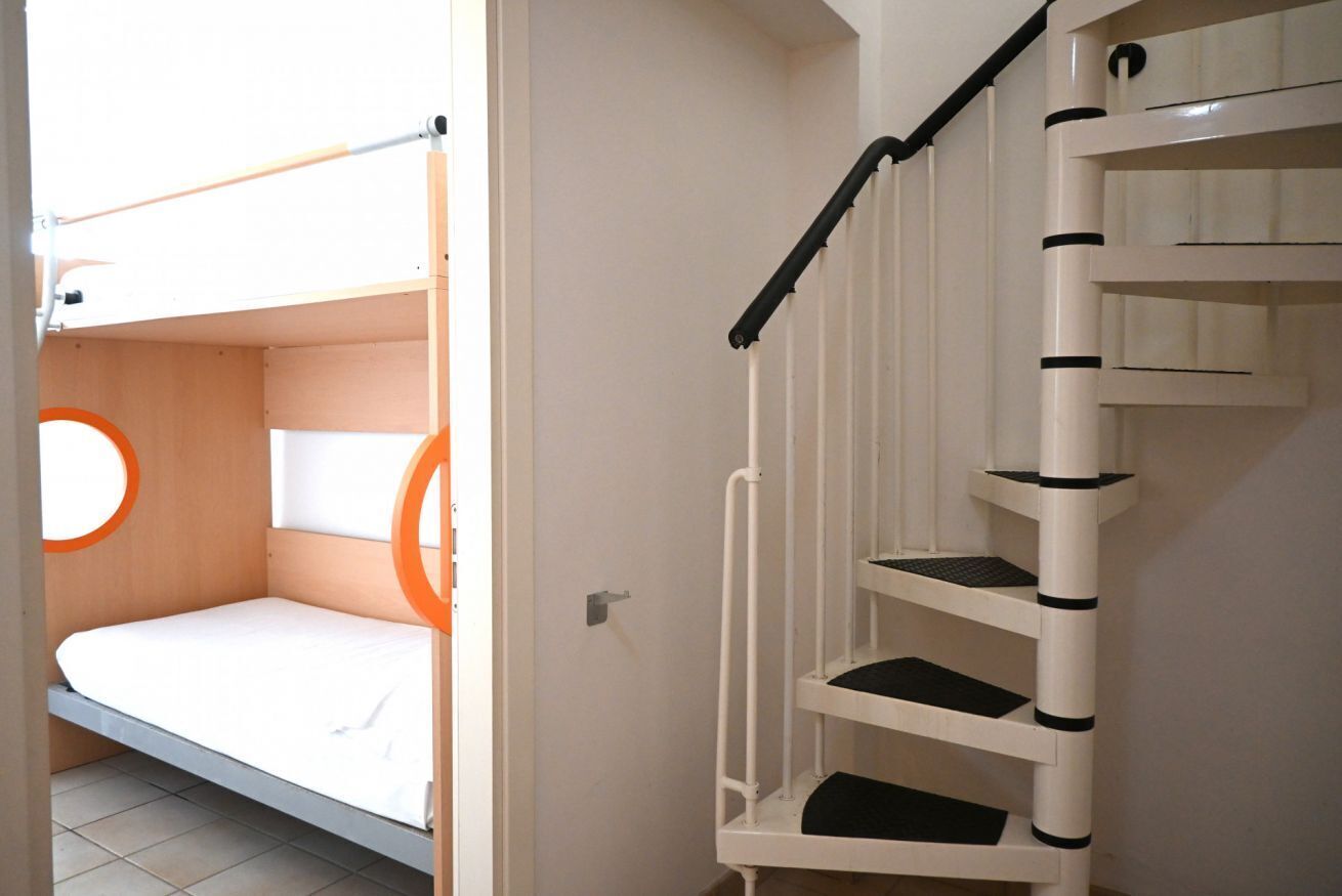 3 bedrooms, bed sheets