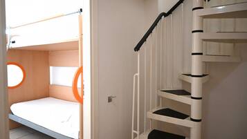 3 bedrooms, bed sheets