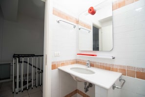 A bathroom with a white sink, a mirror, and a towel rack. - M006 - Marcelli, new three-room apartment 50 meters from the sea (Marcelli)