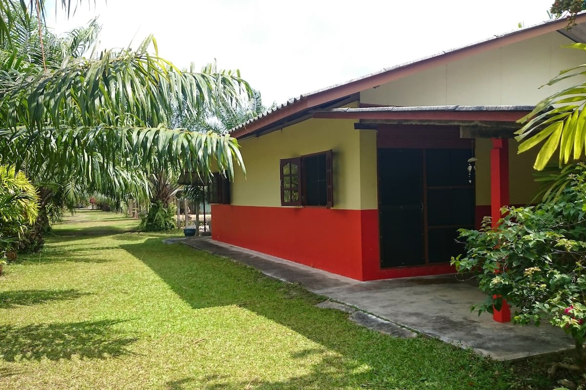 2 Bedrooms House | Free WiFi, bed sheets