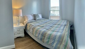 4 bedrooms, iron/ironing board, WiFi, bed sheets - 602 Magee Street, Watkins Glen, NY (Watkins Glen)