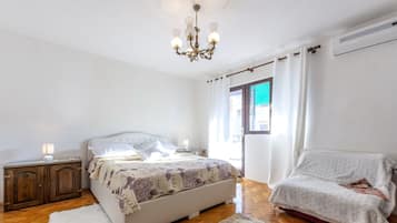 3 bedrooms, iron/ironing board, travel cot, free WiFi