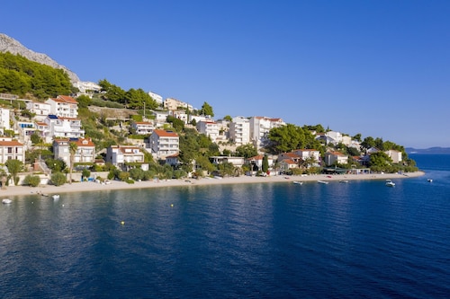 Perfectly located holiday home with a private pool