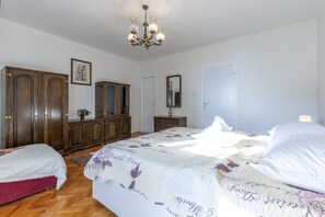 3 bedrooms, iron/ironing board, travel crib, WiFi (free) - Perfectly located holiday home with a private pool (Stanici, Omiš)