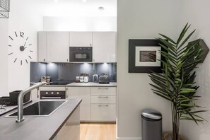 Refrigerador, microondas, horno y parrilla de estufa 