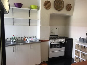 Tủ lạnh, lò vi sóng, lò nướng, bếp nấu 
