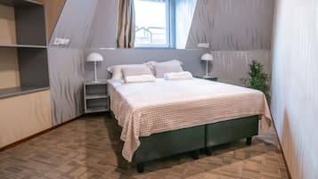 Chambre Double Ville, 1 grand lit | 1 chambre, coffres-forts dans les chambres, chambres insonorisées