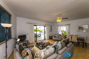 Smart-TV, DVD-Player, Bücher