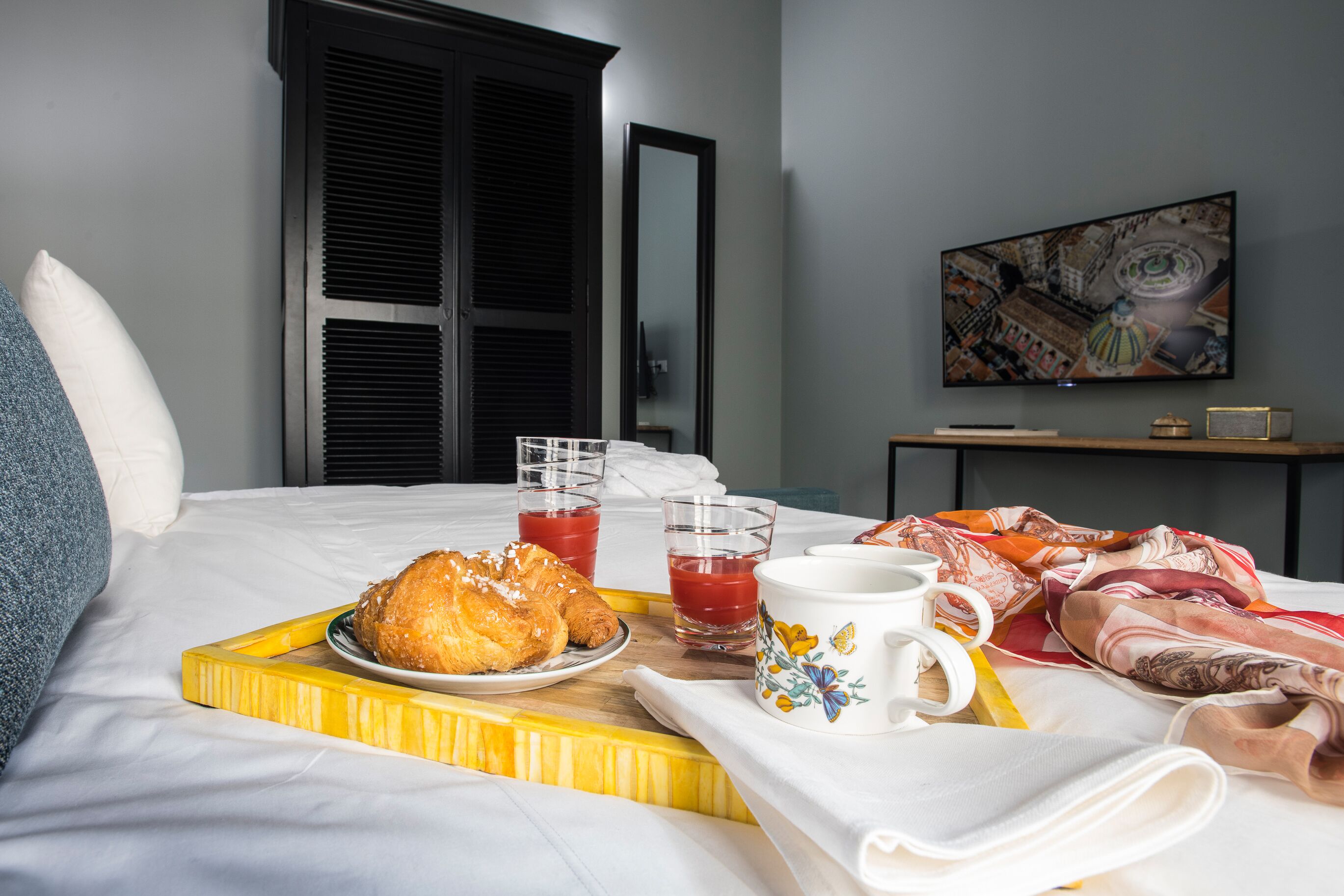 2 室のベッドルーム、デスク、防音設備、アイロン / アイロン台