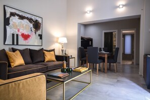 Smart-tv, boeken en een computerscherm