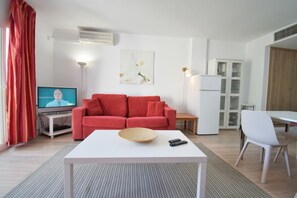 Smart-tv, een dvd-speler en boeken