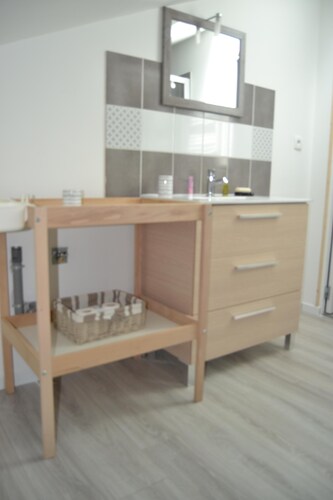 Lin et l'hôte, maison normande au style contemporain.