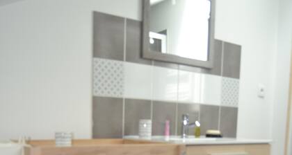 Lin ja isäntä, Normanin talo nykyaikaisella tyylillä.