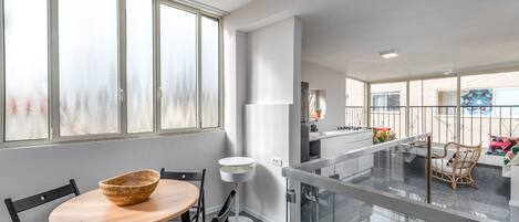 Apartment, 2 Bedrooms (Sun) | In-room dining